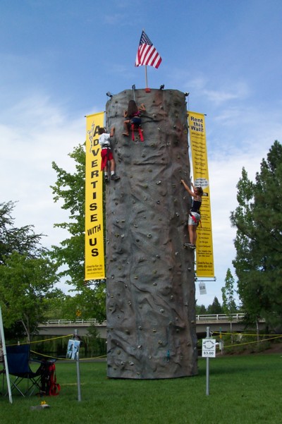 Climbing wall with 2 banners
